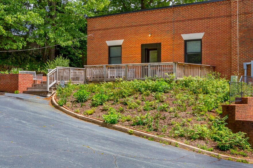 More Photos Of 490 Westfield Rd, Charlottesville Storefront Retail Office For Sale