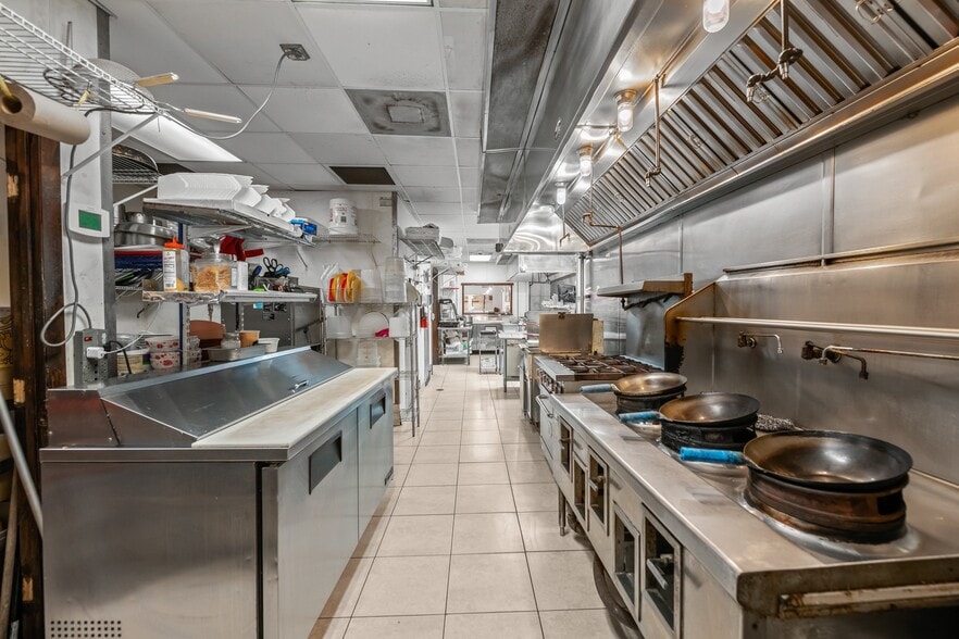 More Photos Of 4413 S Tamiami Trl, Sarasota Restaurant For Sale