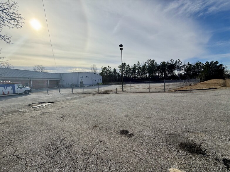 More Photos Of 2799 W Third St, Farmville Warehouse For Lease
