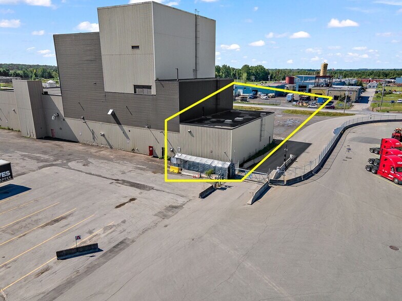 More Photos Of 35-75 Rue De L'acier, Coteau-du-lac Manufacturing For Sale