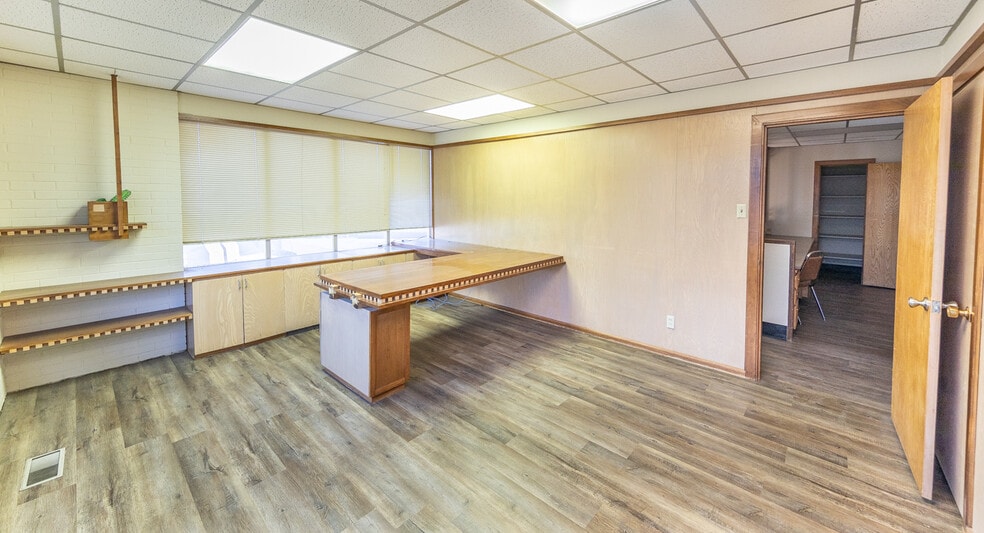 More Photos Of 5 Briercroft Office Park, Lubbock Office For Sale