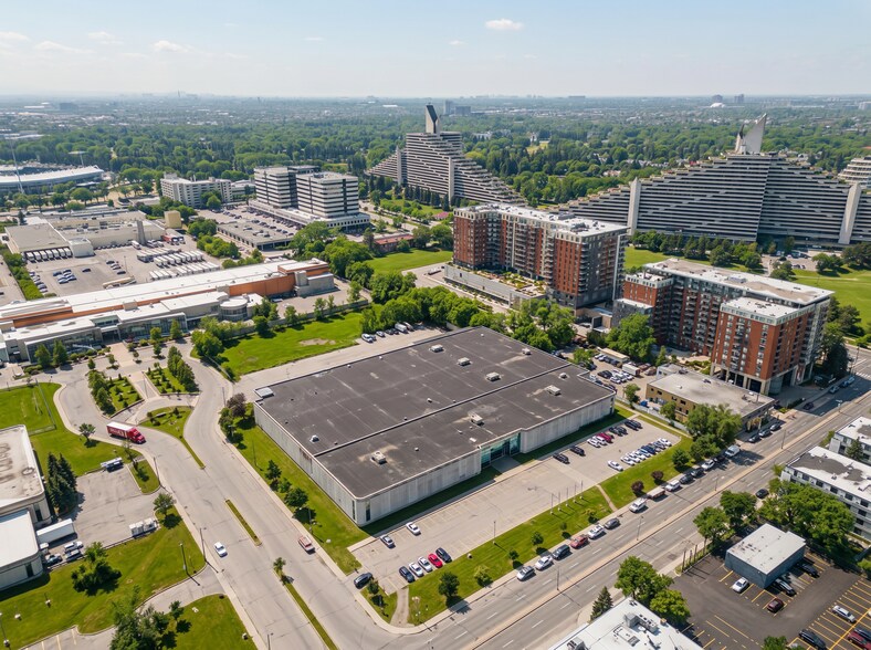 More Photos Of 3100 Boul de l'Assomption, Montréal Manufacturing For Lease