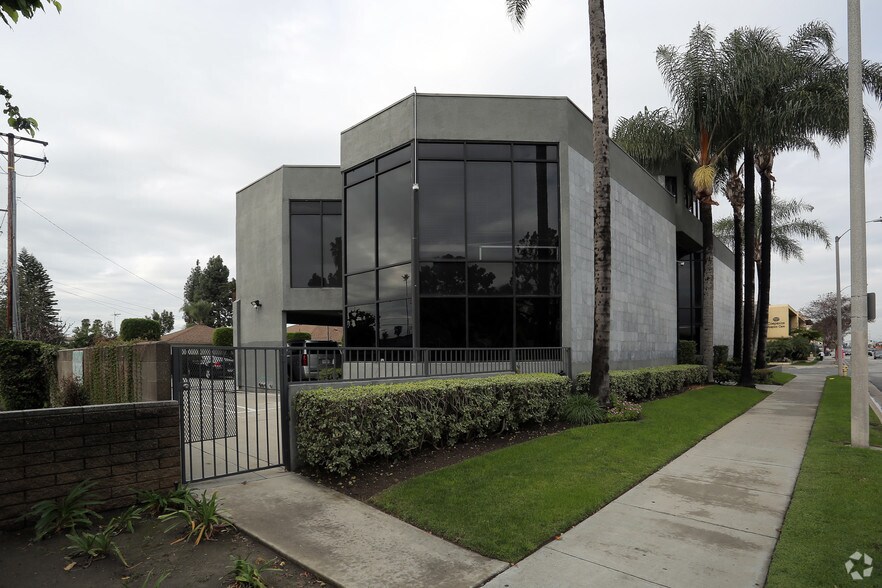 More Photos Of 8202 Florence Ave, Downey Loft Creative Space For Lease