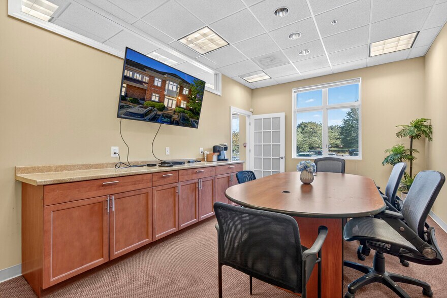 More Photos Of 46165 Westlake Dr, Sterling Medical For Sale