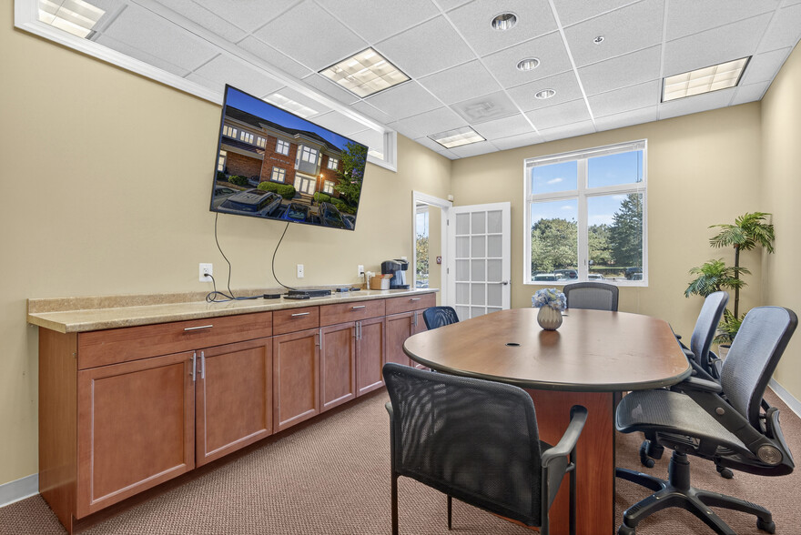 More Photos Of 46165 Westlake Dr, Sterling Medical For Sale