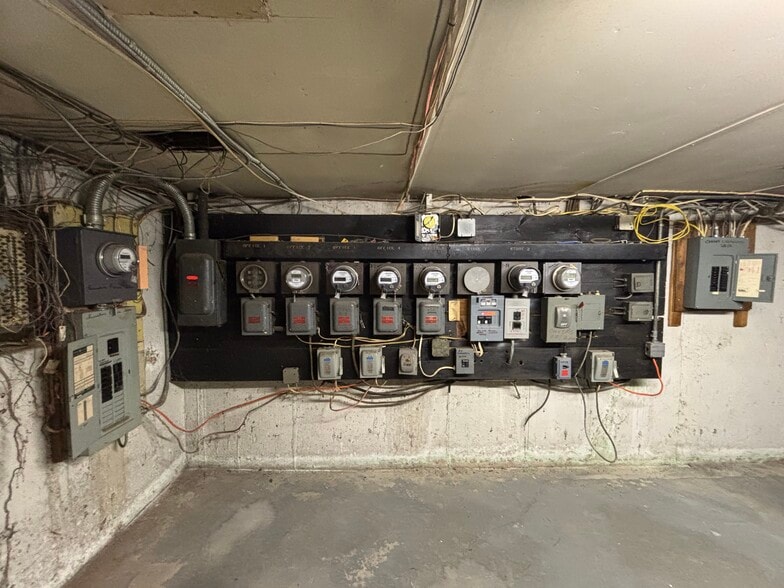 More Photos Of 542-544 Main St, Cromwell Freestanding For Lease