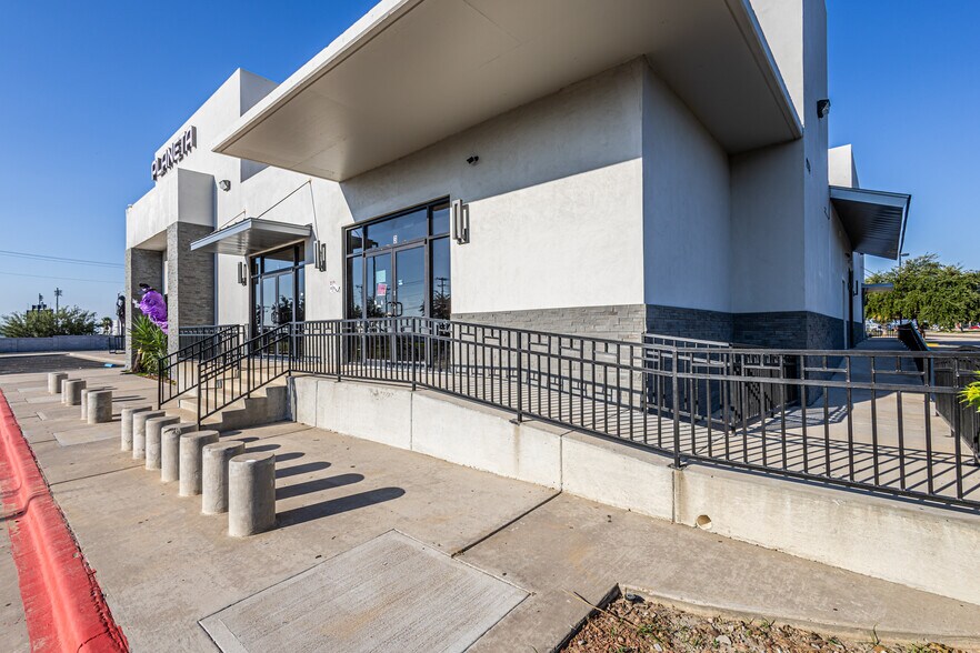 More Photos Of 2331 Endeavor, Laredo General Retail For Sale