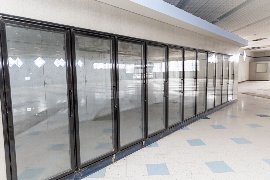 More Photos Of 634 N Bardstown Rd, Mount Washington General Retail For Sale