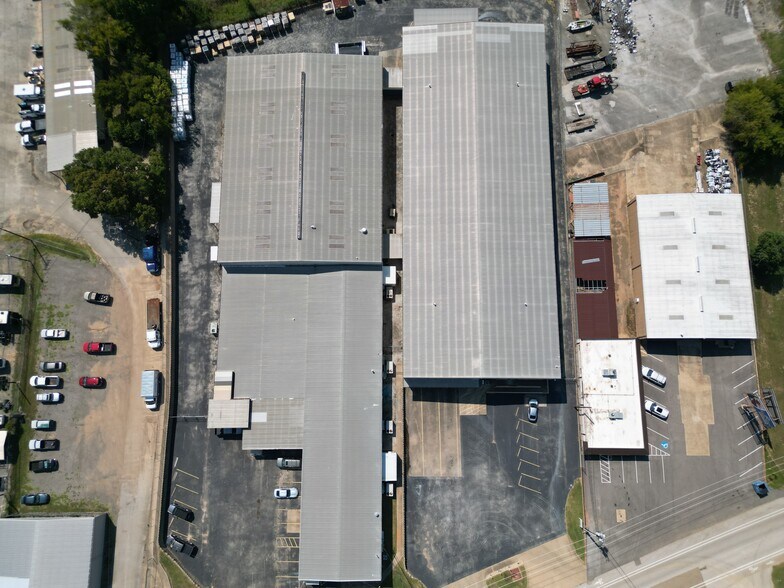 More Photos Of 2307 E Erwin St, Tyler Distribution For Sale