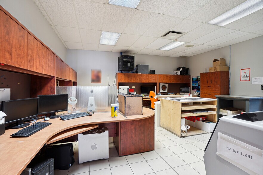 More Photos Of 717 St Saint-Pierre S, Joliette Manufacturing For Lease