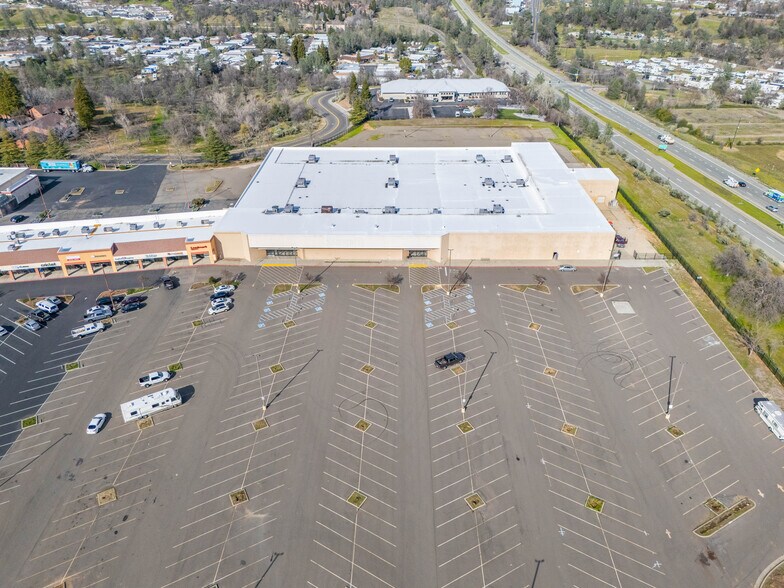 More Photos Of 55 Lake Blvd, Redding Department Store For Lease