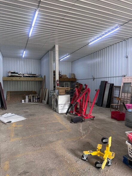 More Photos Of 601 E 10th St, Alton Warehouse For Sale