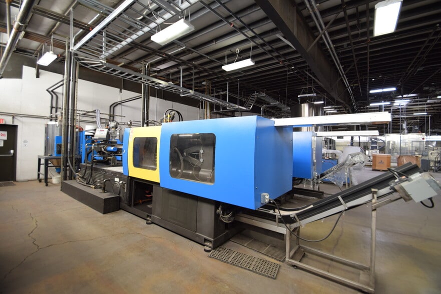 More Photos Of 812 C St, Culver Distribution For Sale