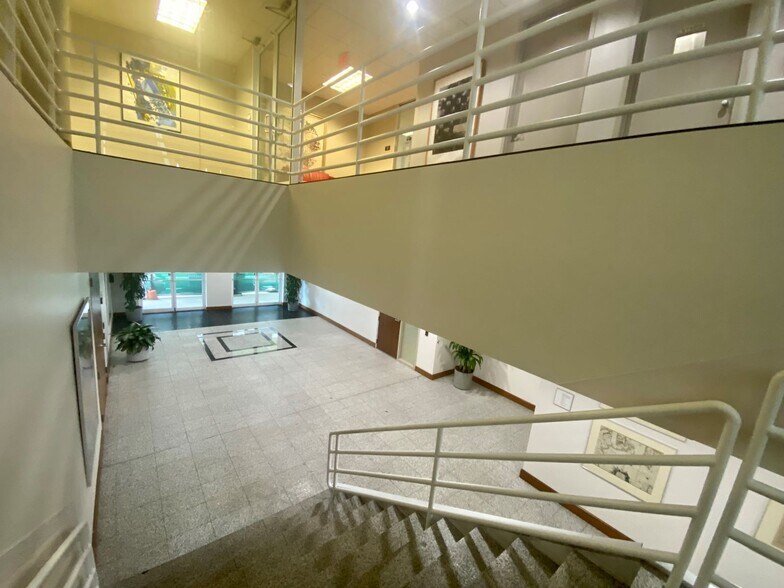 More Photos Of 7900 NW 154th St, Miami Lakes Office For Lease