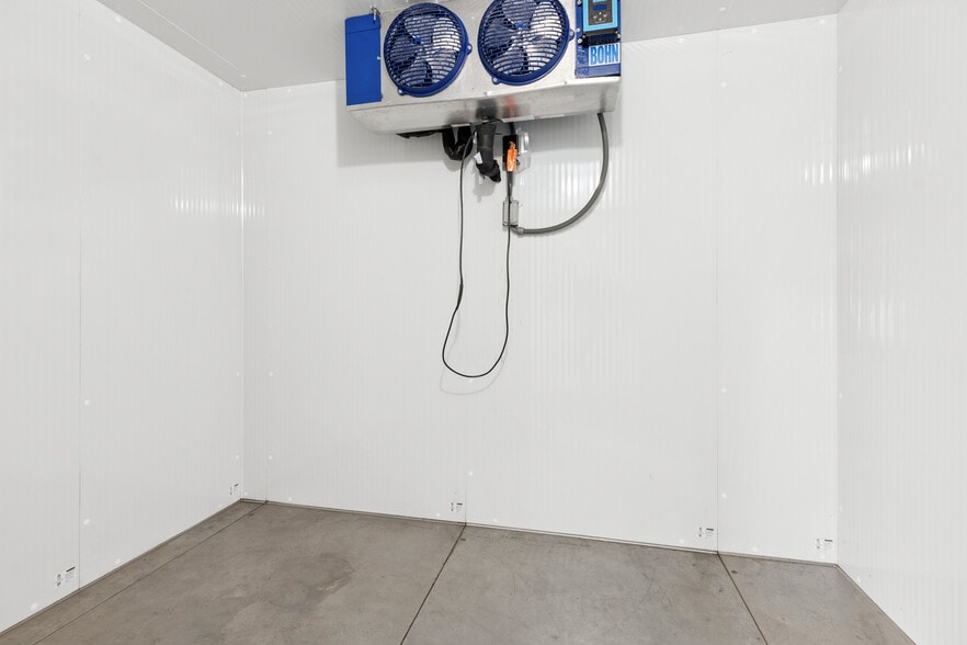 More Photos Of 8228 Oak St, New Orleans Office For Sale
