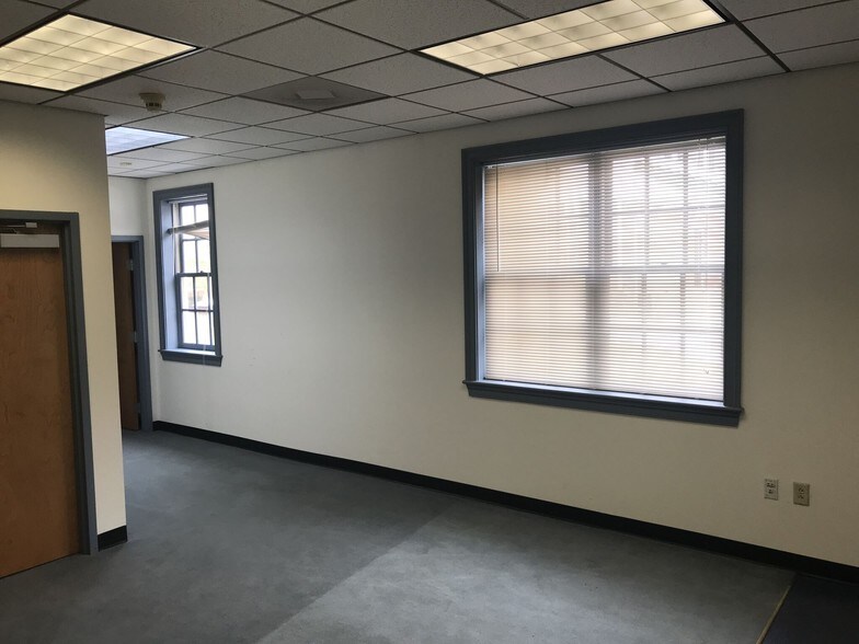 More Photos Of 15885 Kings Hwy, Montross Office For Sale
