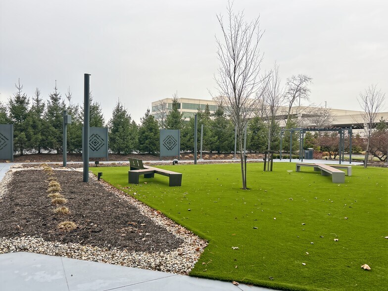 More Photos Of 450 E 96th St, Indianapolis Coworking Space