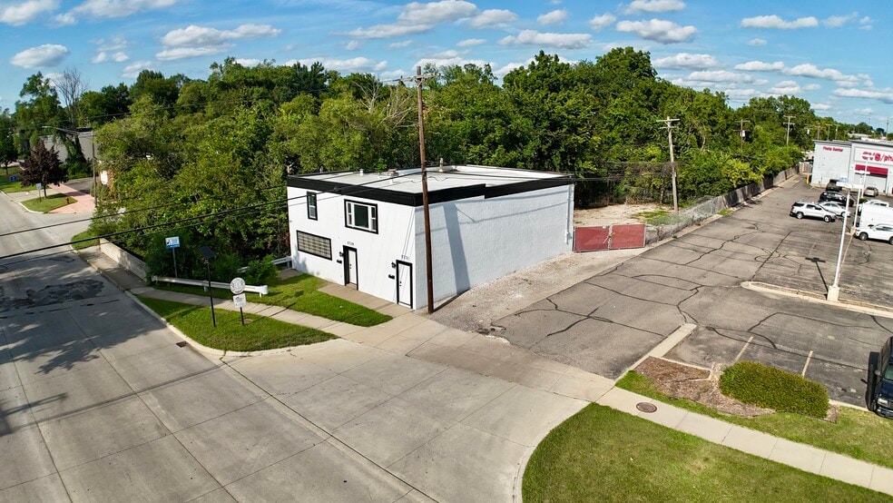 Primary Photo Of 5729-5731 S Beech Daly Rd, Dearborn Heights Warehouse For Sale