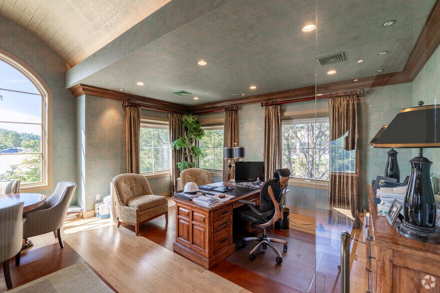 More Photos Of 83 Orchard Hill Park Dr, Leominster Office For Sale