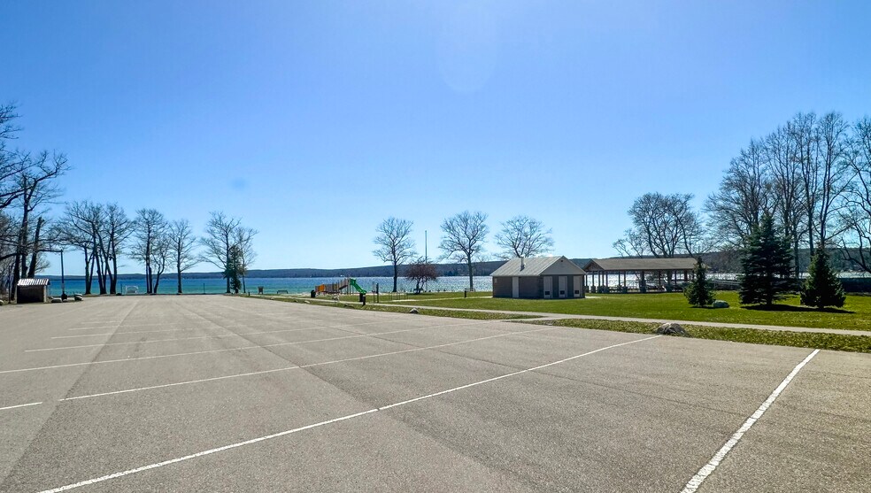 More Photos Of 1511 Hubert Rd, Hubbard Lake Flex For Sale