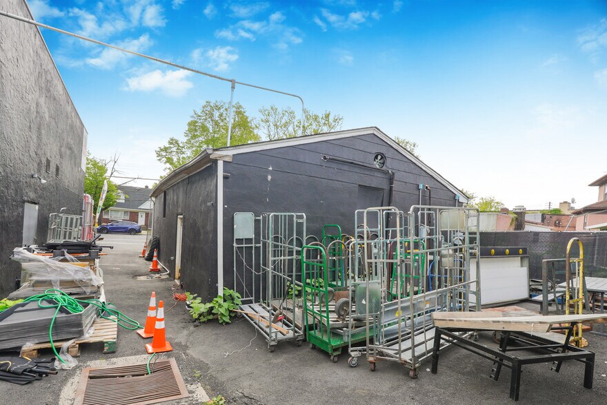 More Photos Of 1116-1120 Targee St, Staten Island Freestanding For Sale
