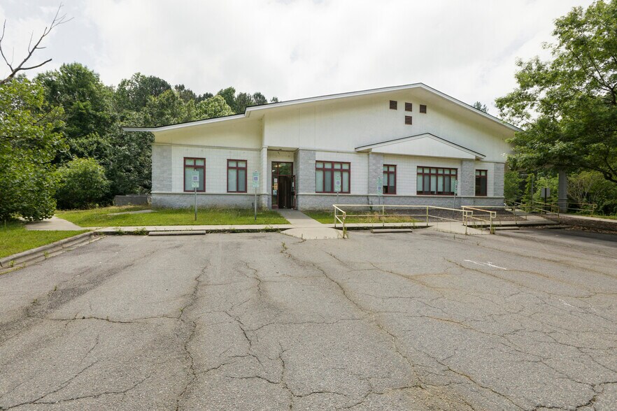 More Photos Of 1922 K M Wicker Memorial Dr, Sanford Medical For Lease