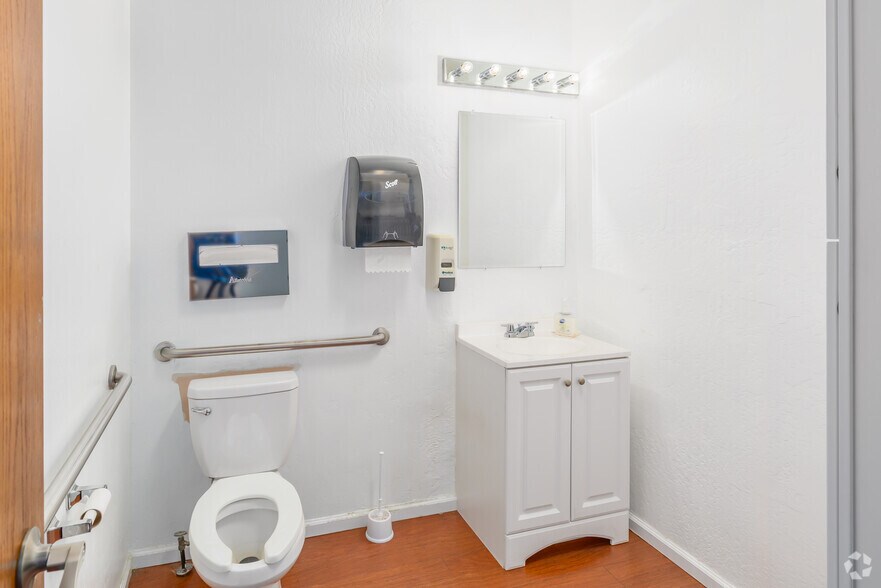 More Photos Of 701 Howe Ave, Sacramento Medical For Sale