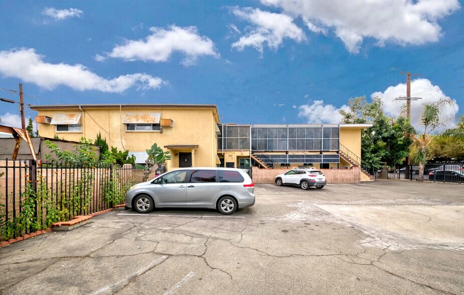 More Photos Of 3125 London St, Los Angeles Apartments For Sale