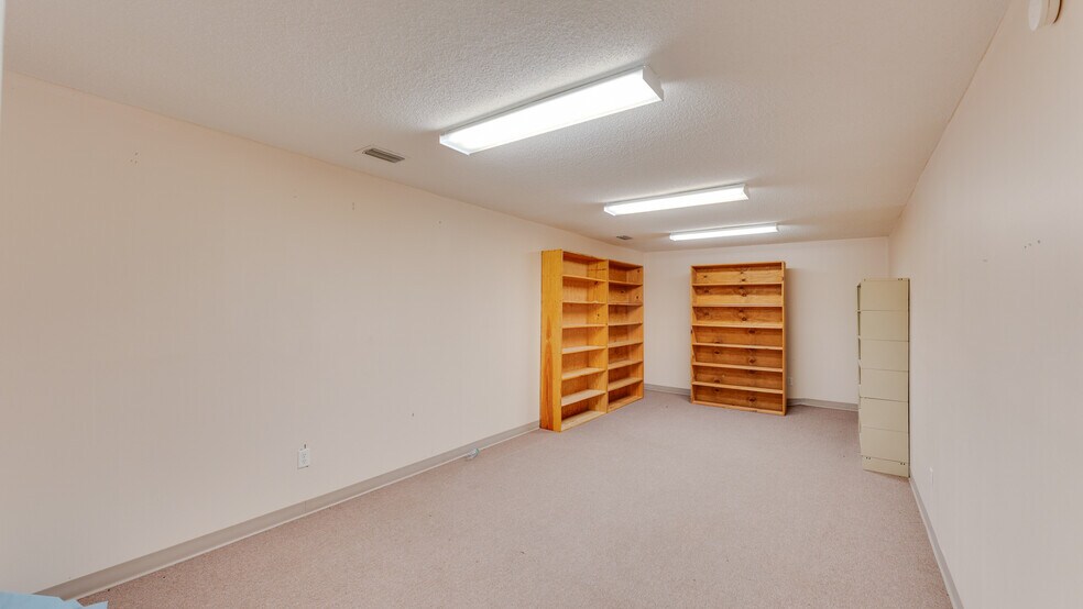 More Photos Of 510 N Walker St, Quitman Light Manufacturing For Lease