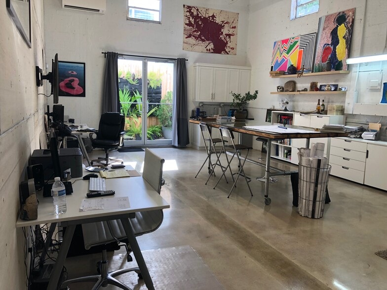 More Photos Of 1050 E 17th St, Hialeah Storefront Retail Office For Lease