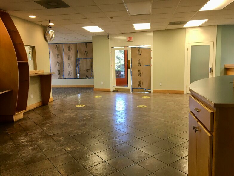 More Photos Of 8040 N Lombard St, Portland Bank For Sale