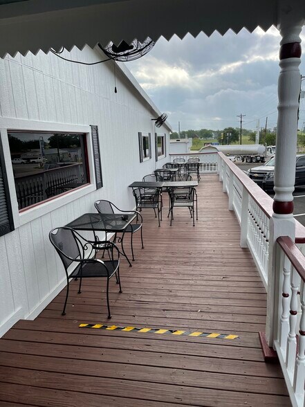 More Photos Of 101 Moore, Moulton Restaurant For Sale