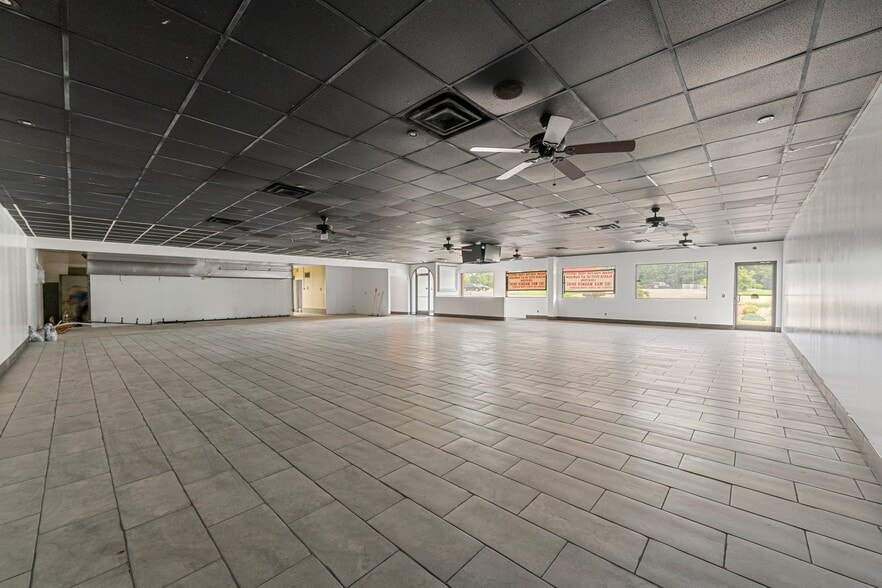 More Photos Of 754 W Cherry St, Glasgow Restaurant For Sale