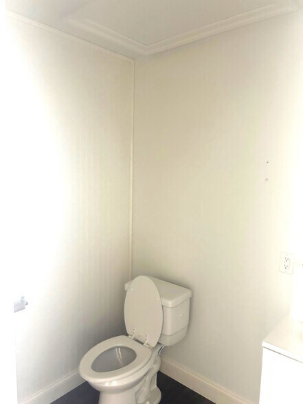 More Photos Of 408 Larch Cir, Wilmington Unknown For Lease