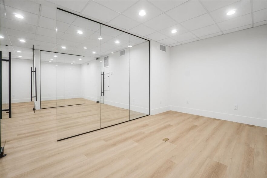 More Photos Of 1240 N Jefferson St, Anaheim Warehouse For Sale