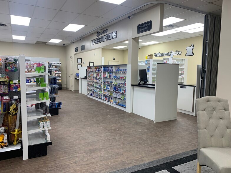 More Photos Of 4914 Broadway Ave, Blackfalds Storefront For Lease