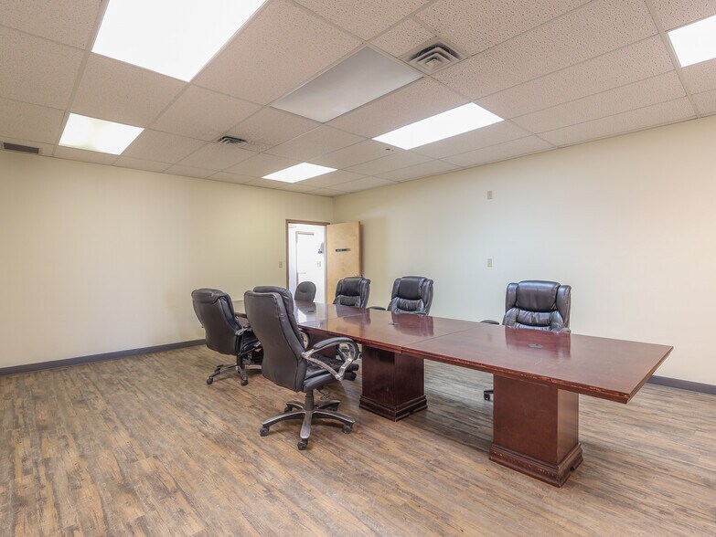 More Photos Of 5003 47 st, Stettler Office For Lease