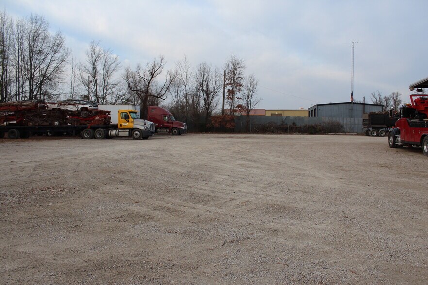 More Photos Of 1401 Black River Industrial Park Rd, Poplar Bluff Flex For Sale