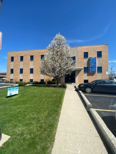 More Photos Of 1890 Northwest Blvd, Columbus Office For Lease
