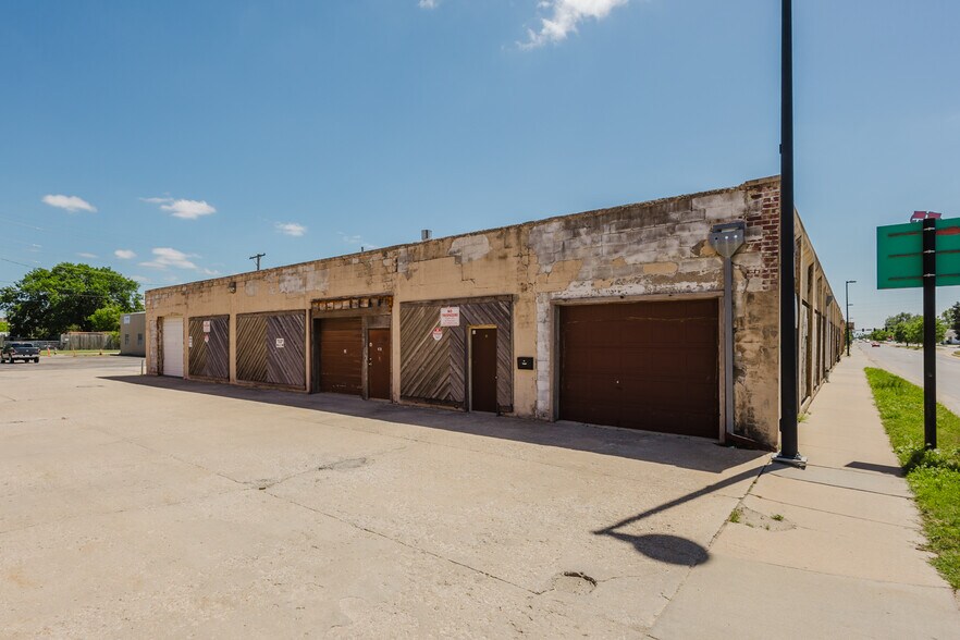 More Photos Of 470 N Seneca St, Wichita Warehouse For Sale