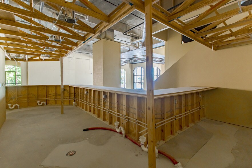 More Photos Of 4001 Nicholson Dr, Baton Rouge Hotel For Lease