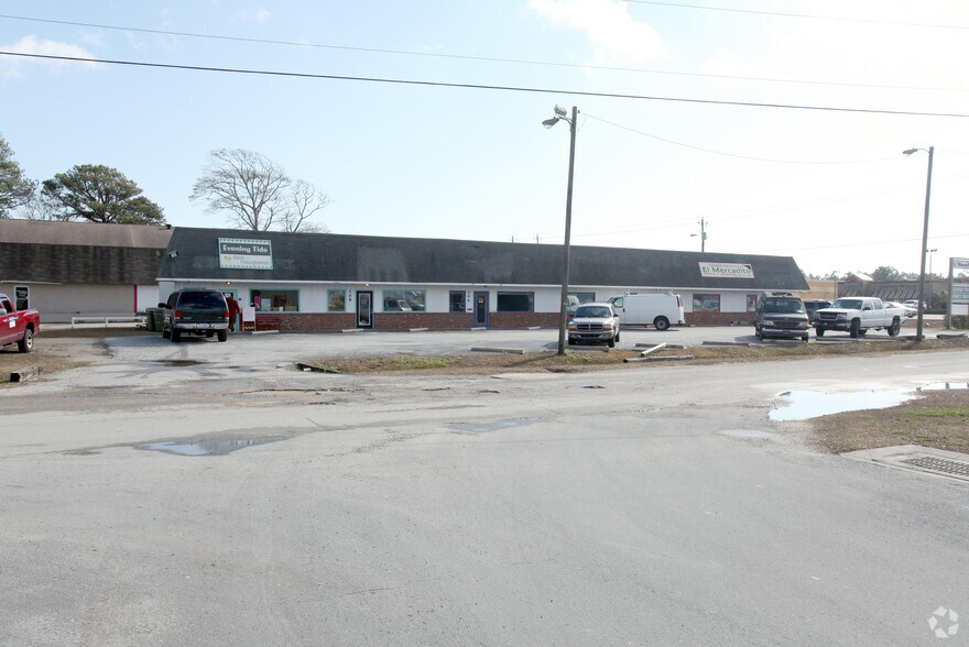 More Photos Of 102-110 Industrial Dr, Newport Unknown For Lease
