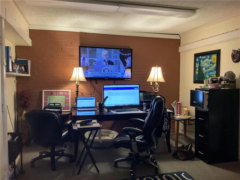 More Photos Of 2001 S Staples St, Corpus Christi Office For Sale