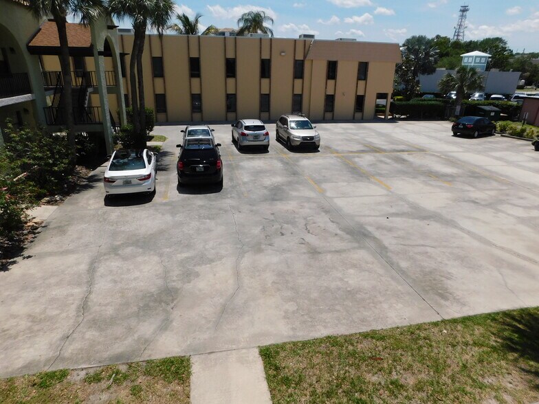 More Photos Of 319 River Edge Blvd, Cocoa Office For Lease