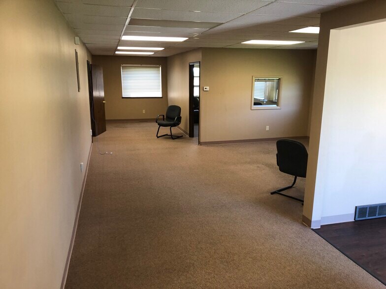 More Photos Of 7878 Gull Rd, Richland Warehouse For Lease