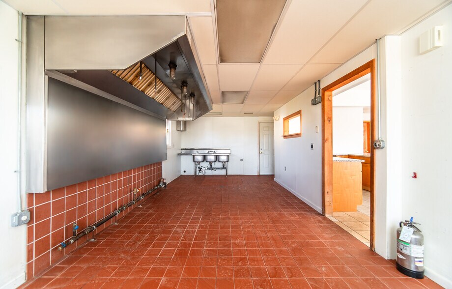 More Photos Of 110 Coe Ave, Middletown Restaurant For Sale