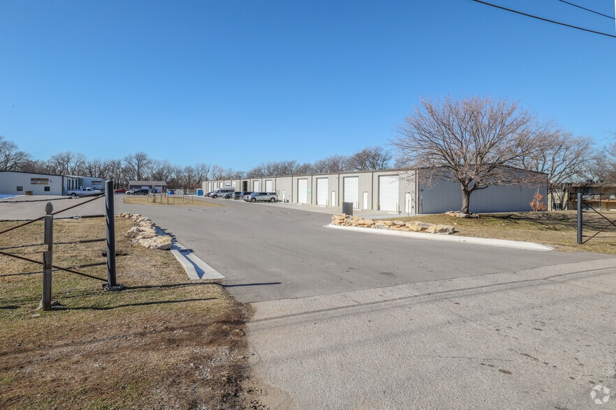 More Photos Of 126 N Garnett Rd, Tulsa Unknown For Lease