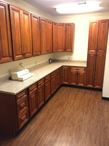 More Photos Of 23 Forry St, Newark Office Residential For Lease