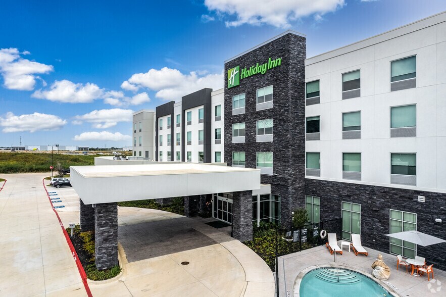 More Photos Of 11120 Moriah Dr, Fort Worth Hotel For Lease