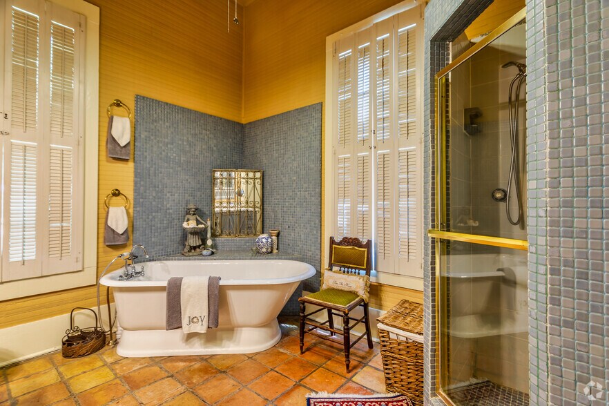 More Photos Of 3002 Azle Hwy, Weatherford Lodge Meeting Hall For Sale